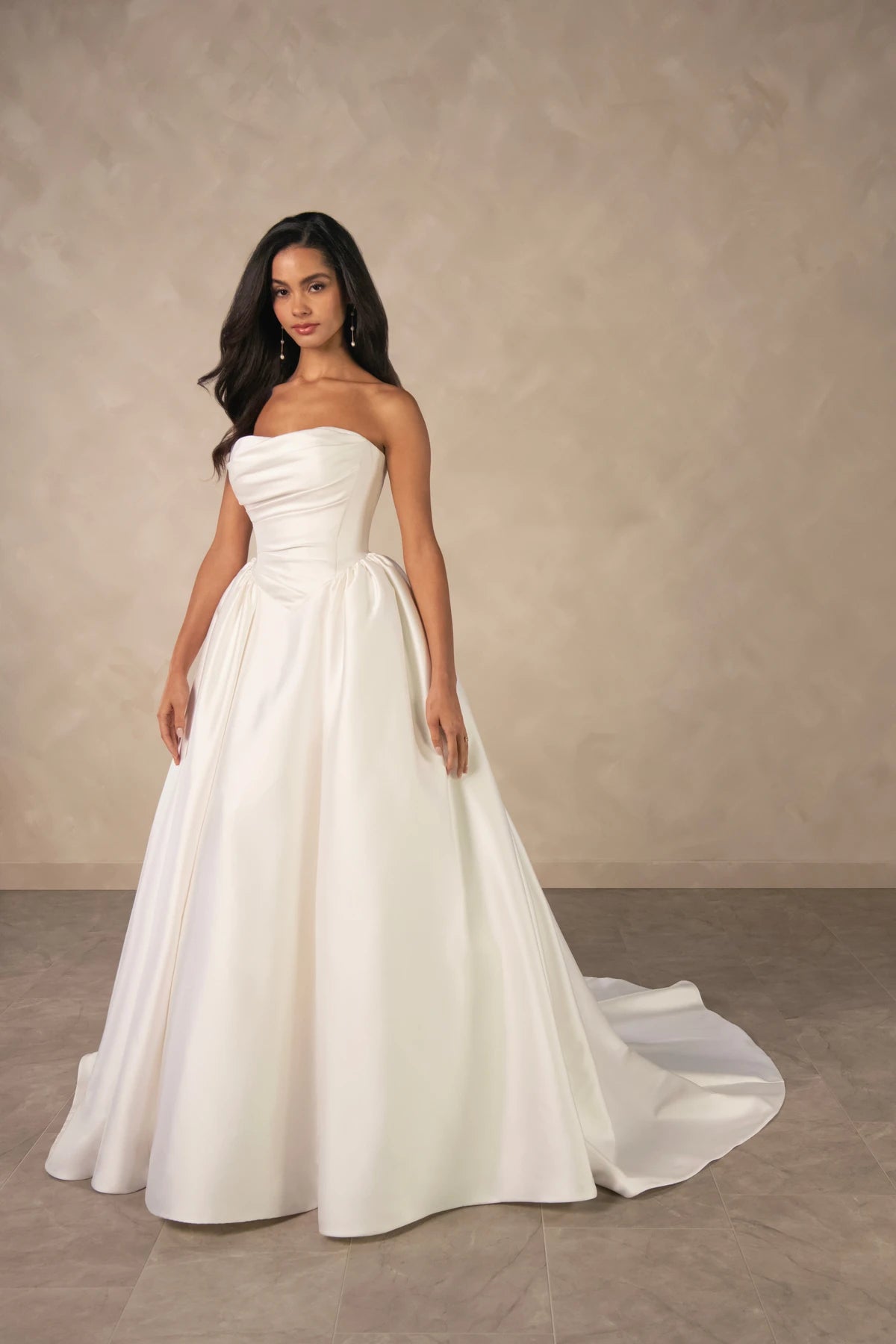 D4602 – The Bridal Boutique